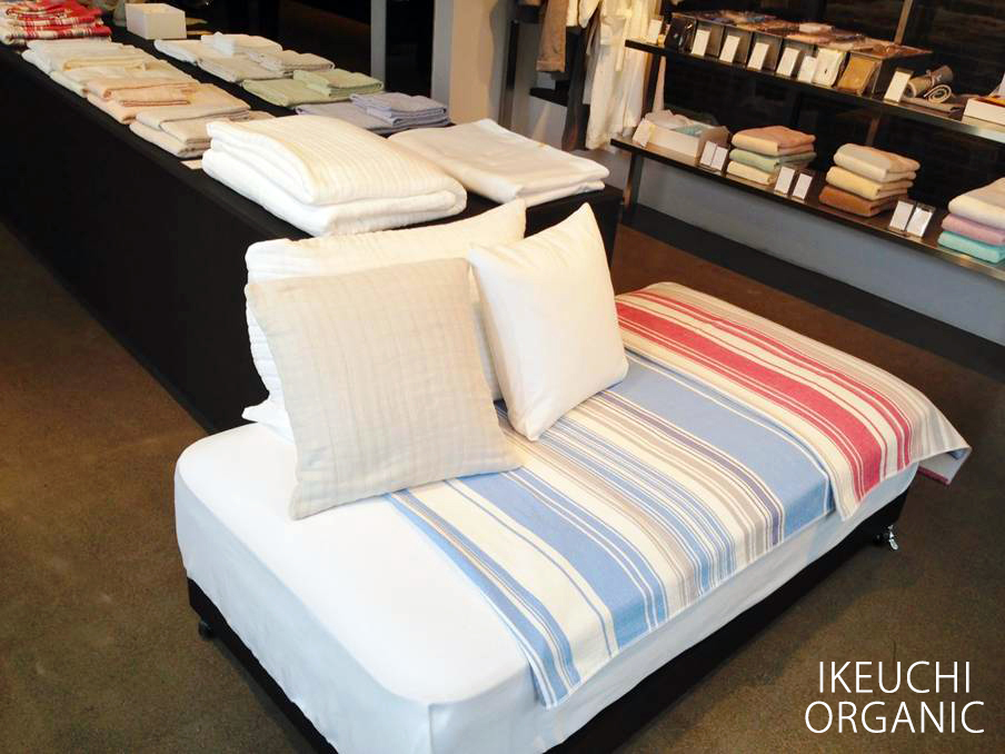 IKEUCHI ORGANIC　TOKYO STOREに展示中のSLEEP SELECTオリジナルベッドです